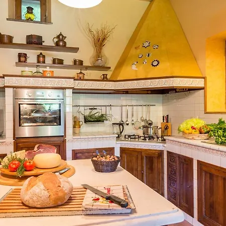 La Casa Dell'artista 6, Emma Asciano
