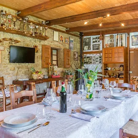 Villa La Casa Dell'artista 6, Emma Asciano